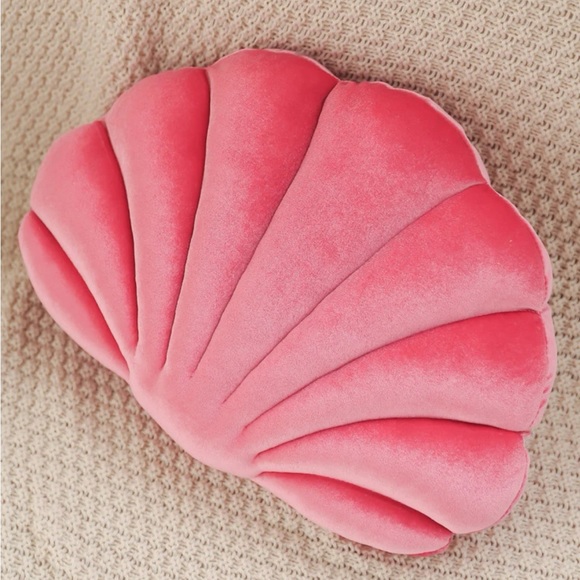 Shell Pattern Decorative Pillow 🏡 - Picture 4 of 4